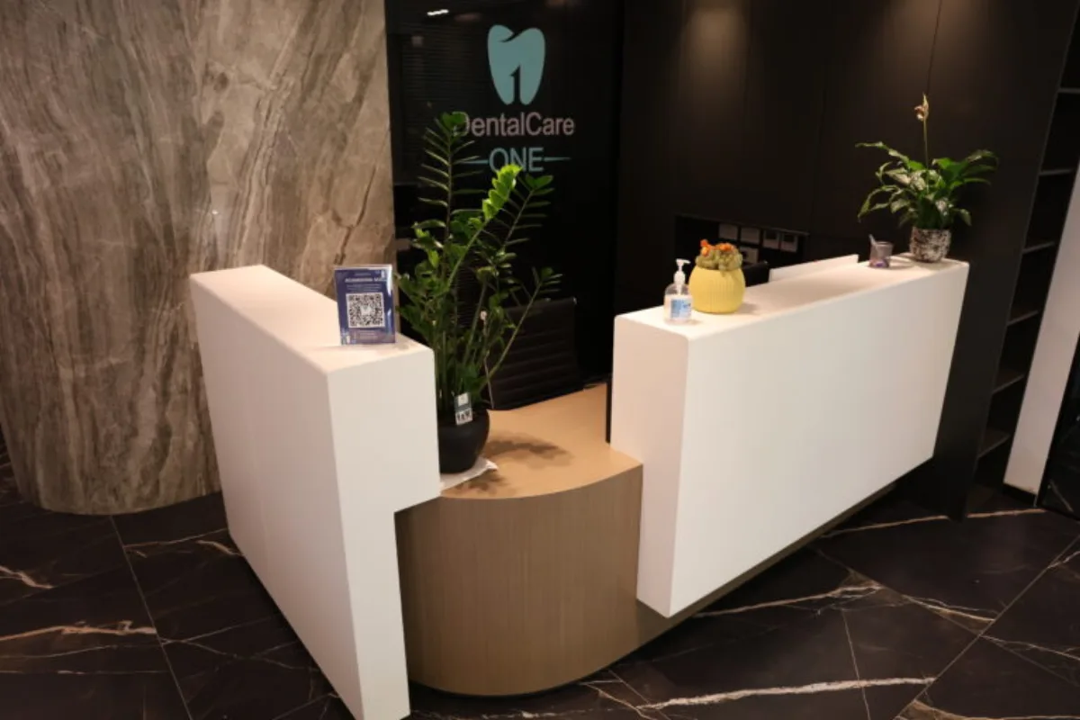 Reception della clinica dentale DentalCare One a Tirana